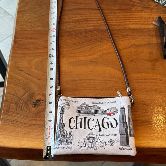 Chicago Themed Crossbody Bag - Picture 6 of 6